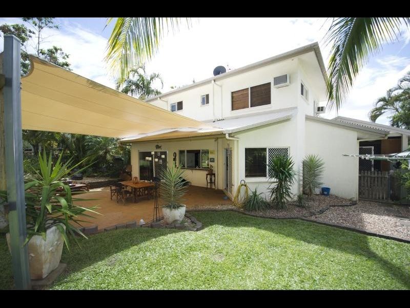 27 Strathmore Court, Mooroobool QLD 4870