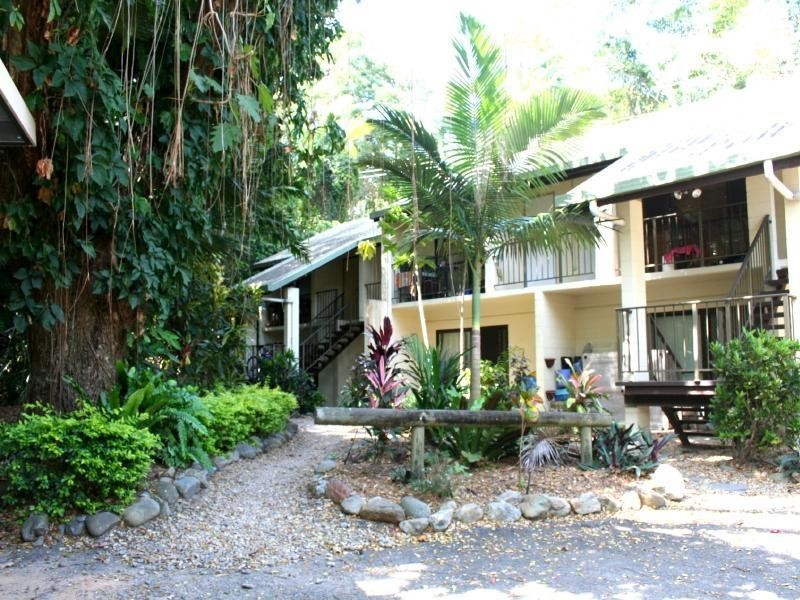 11/4 McPherson Close, Edge Hill QLD 4870