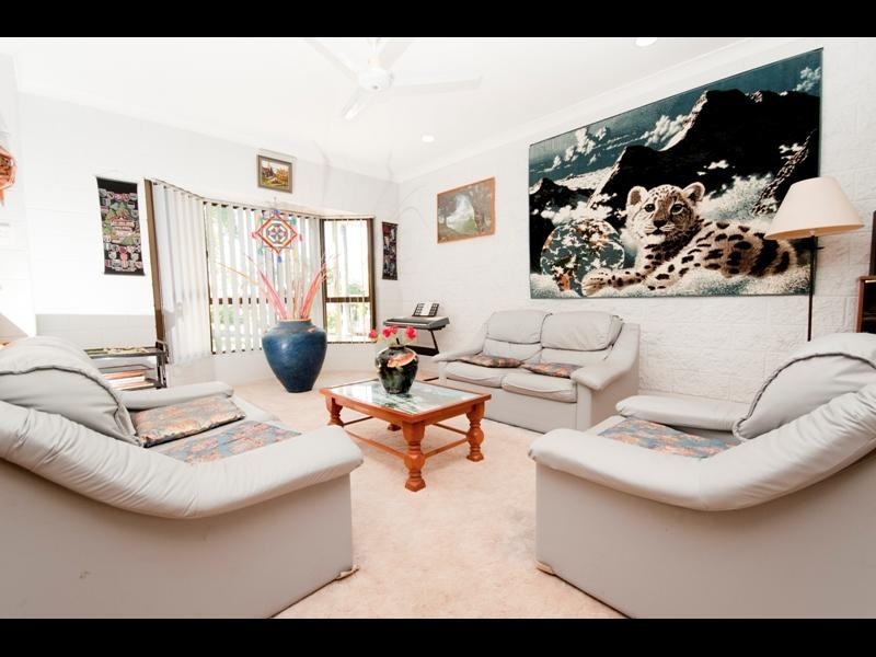 4 Harrison Close, Kanimbla QLD 4870