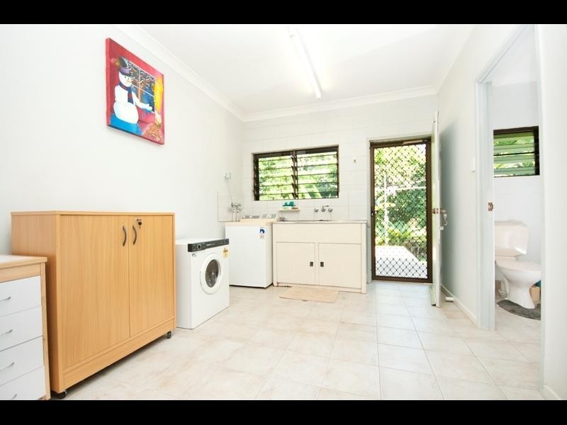 4 Harrison Close, Kanimbla QLD 4870