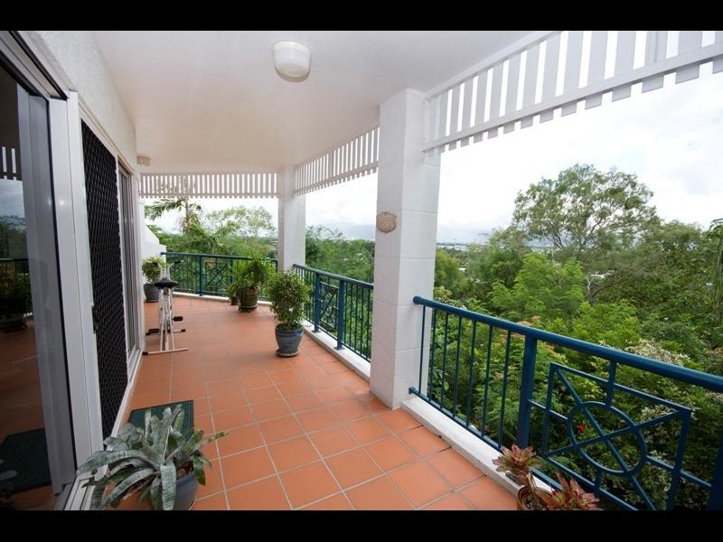 52/8 Munro Terrace, Mooroobool QLD 4870