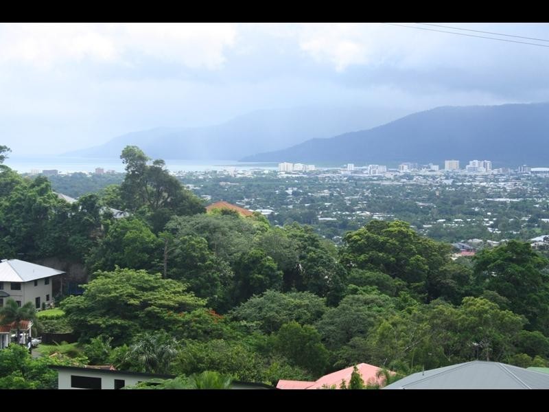 18 Oceanview Place, Mooroobool QLD 4870