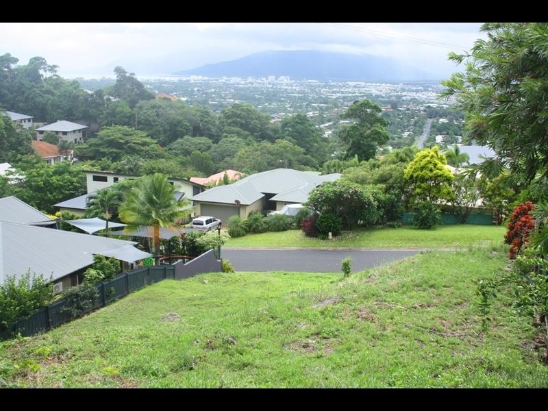 18 Oceanview Place, Mooroobool QLD 4870