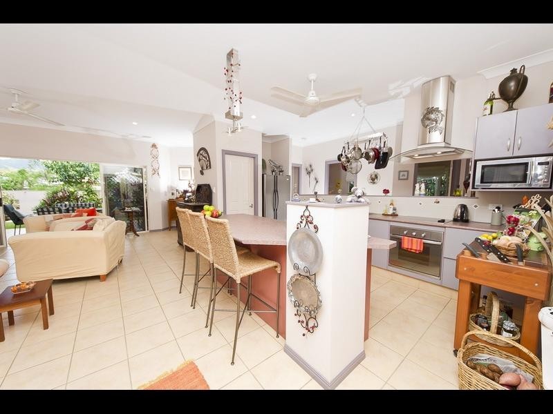 81 Michaelangelo Drive, Redlynch QLD 4870