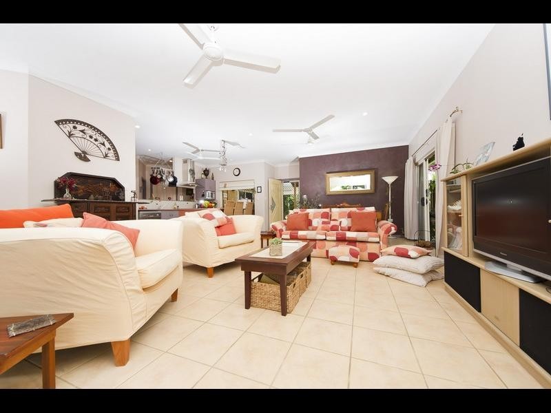 81 Michaelangelo Drive, Redlynch QLD 4870
