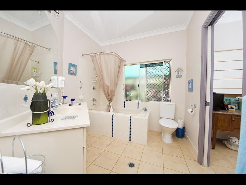 81 Michaelangelo Drive, Redlynch QLD 4870