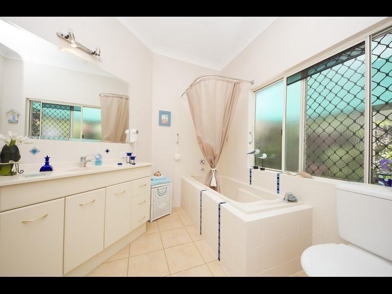 81 Michaelangelo Drive, Redlynch QLD 4870
