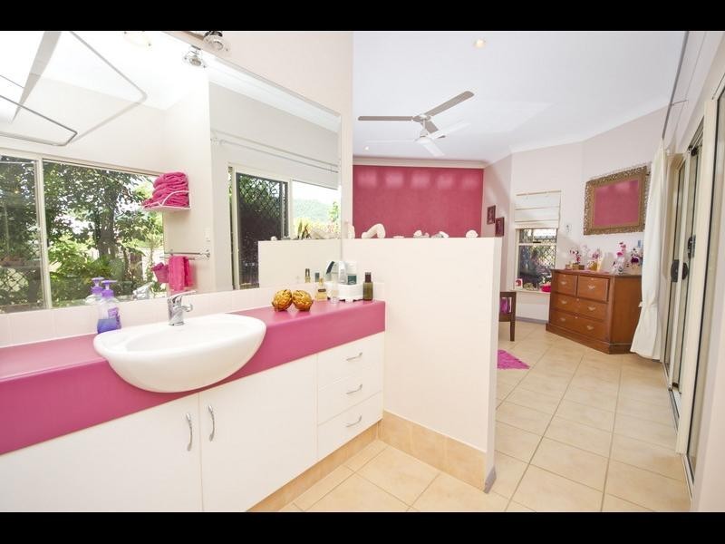 81 Michaelangelo Drive, Redlynch QLD 4870