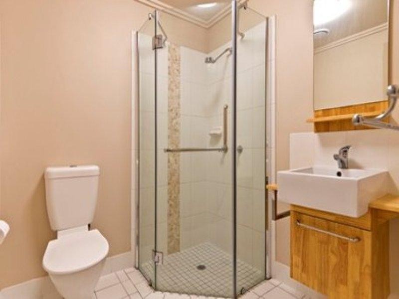 109/22-24 Ward Street, Mooroobool QLD 4870