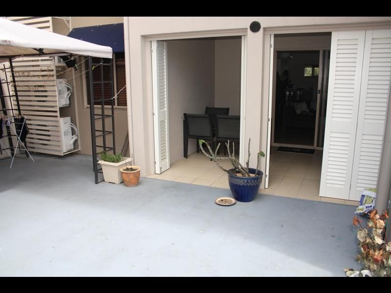 109/22-24 Ward Street, Mooroobool QLD 4870