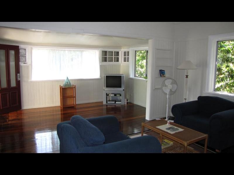 36 Jones Street, Westcourt QLD 4870