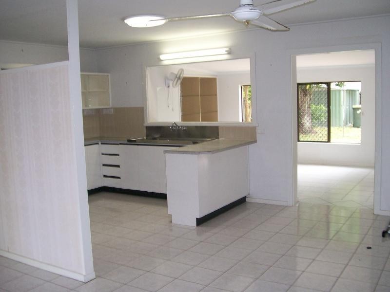 82 Russell Street, Edge Hill QLD 4870