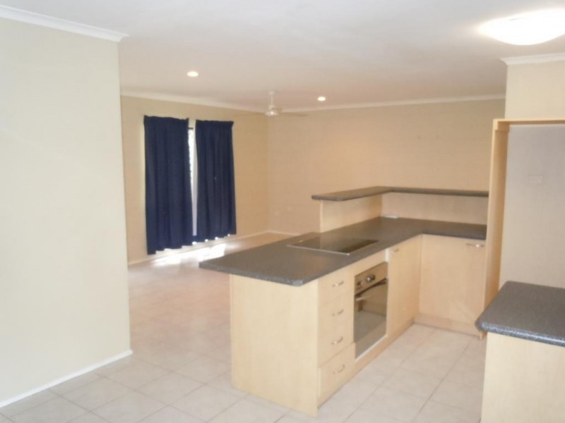 8 Ryan Close, Brinsmead QLD 4870