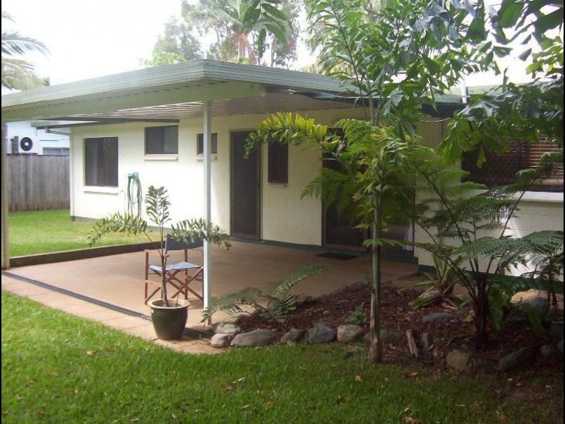 8 Ryan Close, Brinsmead QLD 4870