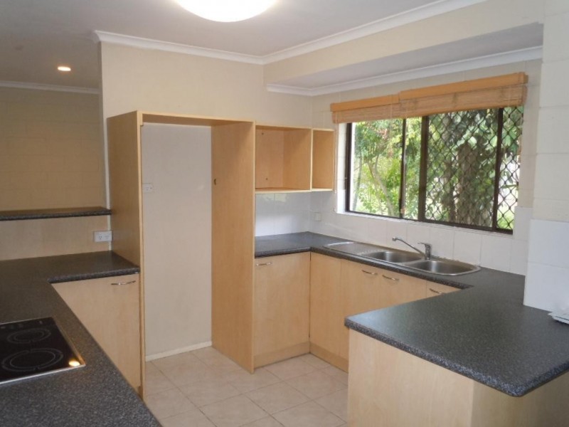 8 Ryan Close, Brinsmead QLD 4870