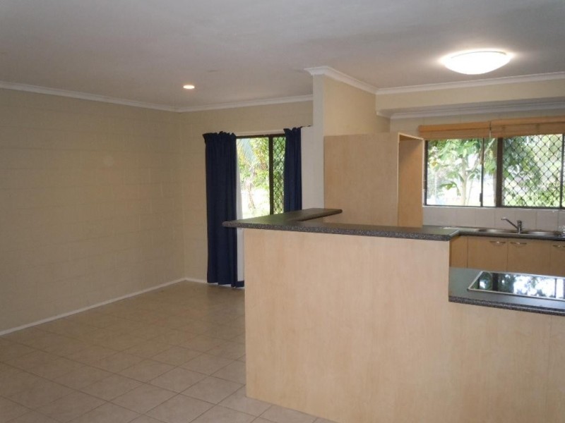 8 Ryan Close, Brinsmead QLD 4870