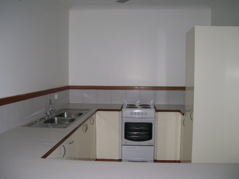 2/13 Springfield Crescent, Woree QLD 4868