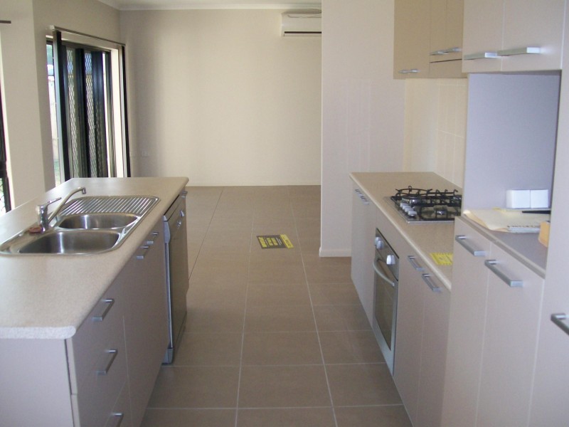 5 Totley Chase, Trinity Park QLD 4879