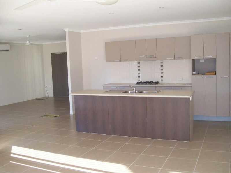 5 Totley Chase, Trinity Park QLD 4879