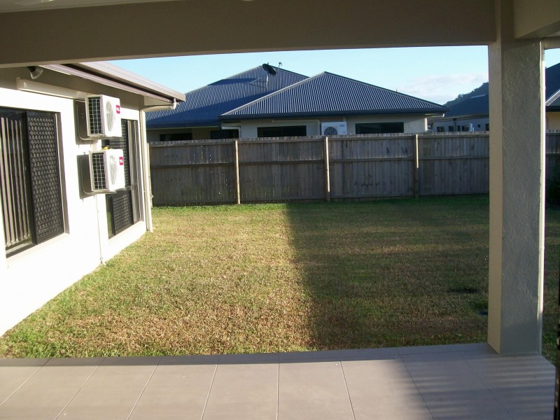 5 Totley Chase, Trinity Park QLD 4879