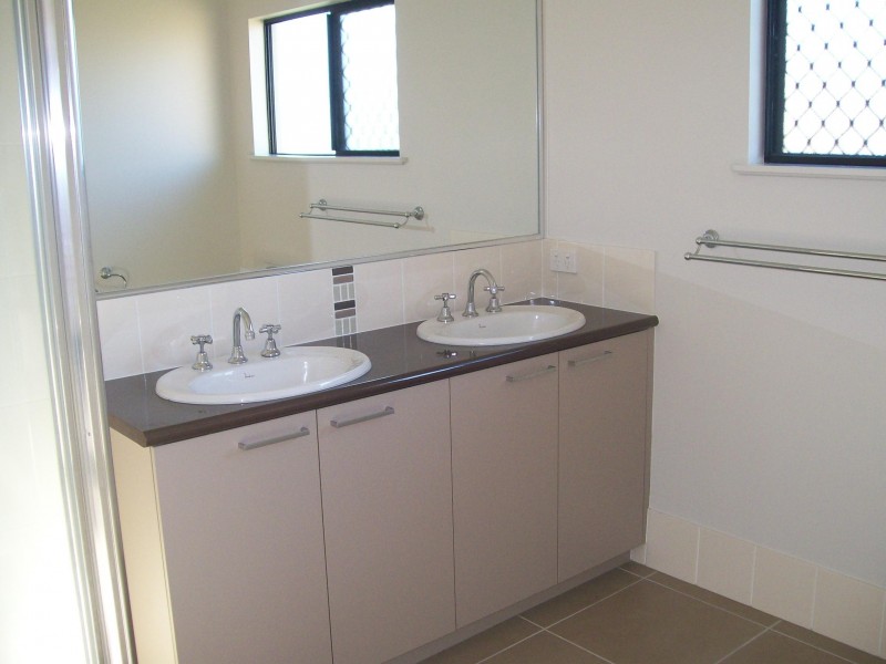 5 Totley Chase, Trinity Park QLD 4879