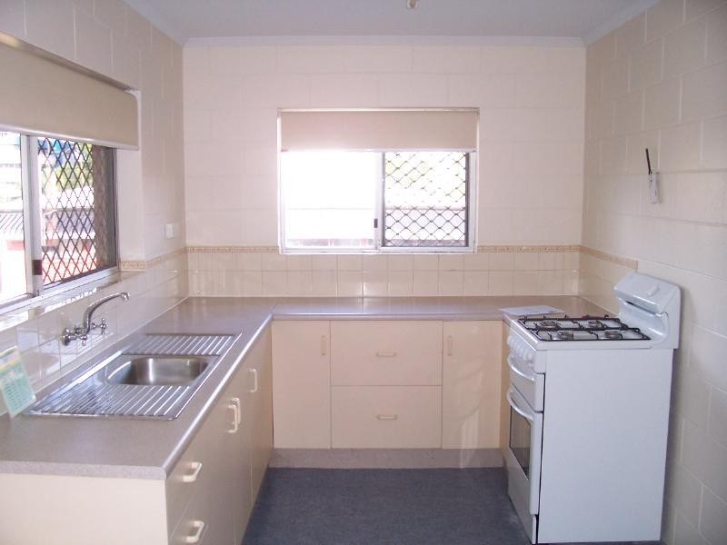 3/4 Upward Street, Cairns QLD 4870