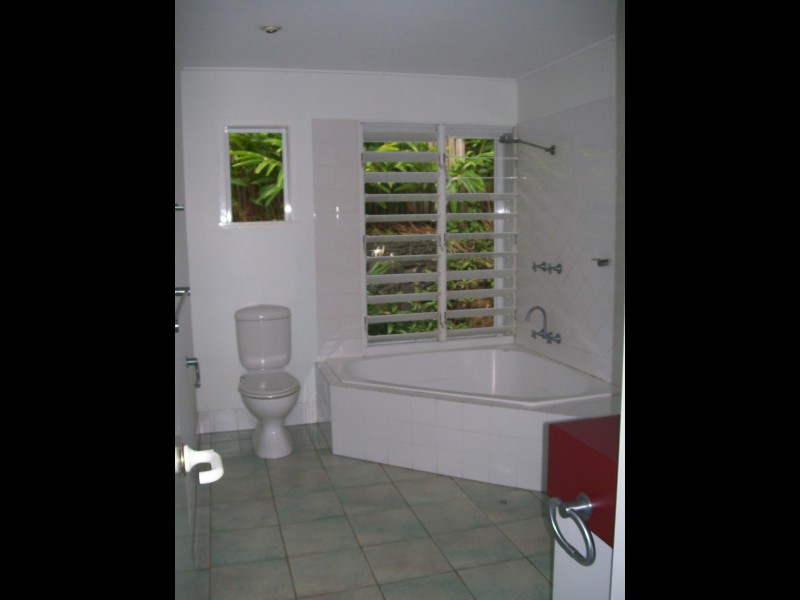 84-86 WALSH STREET, Edge Hill QLD 4870