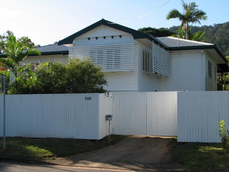 206 Woodward Street, Edge Hill QLD 4870