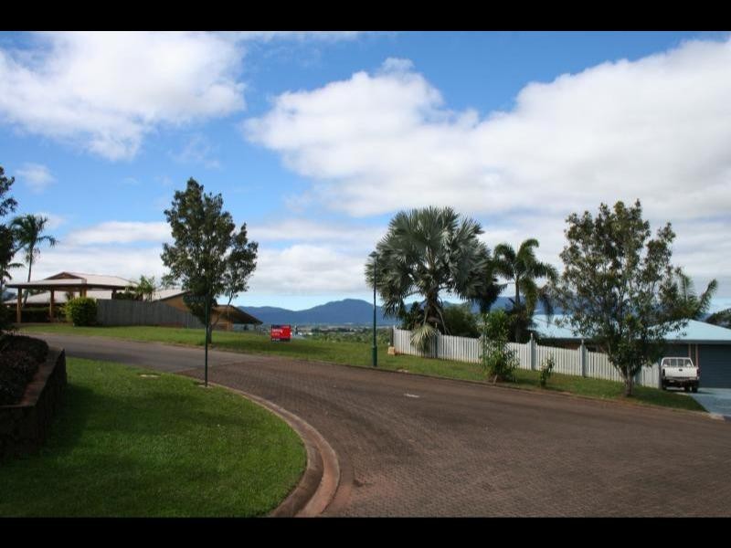 12 Guthrie Close, Bentley Park QLD 4869