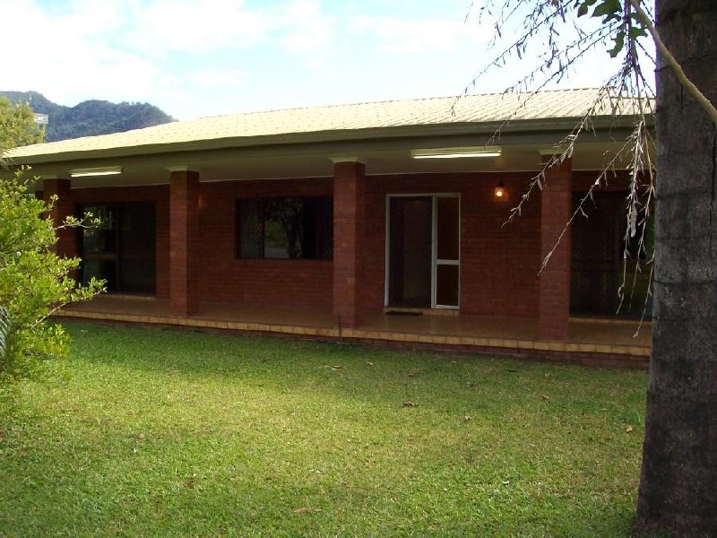 9 Pennine Close, Smithfield QLD 4878