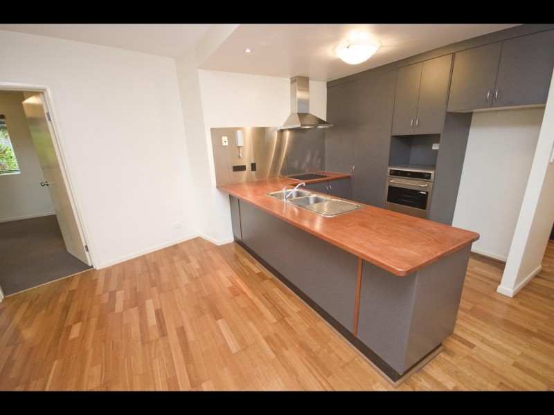 2/33 Digger Street, Cairns North QLD 4870