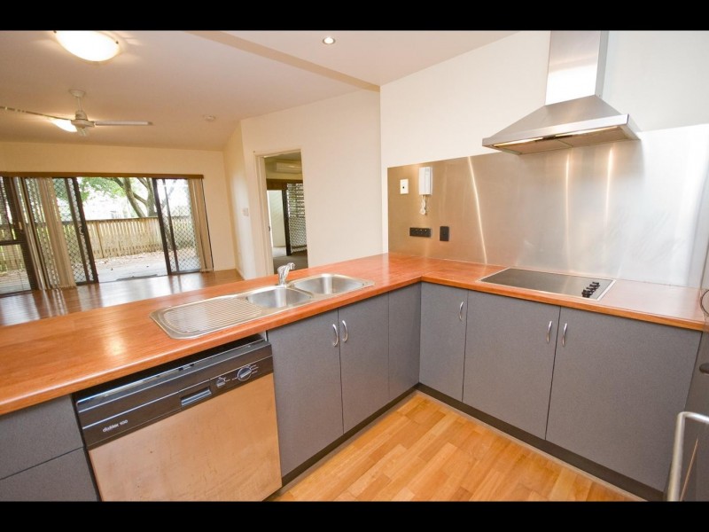 2/33 Digger Street, Cairns North QLD 4870