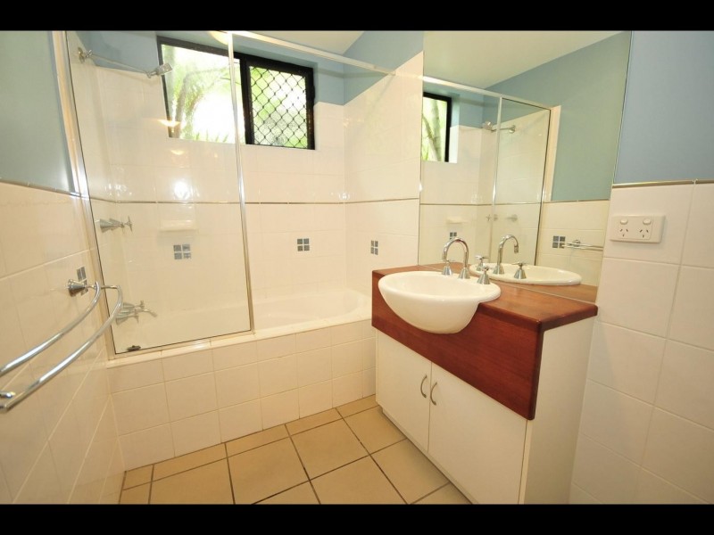 2/33 Digger Street, Cairns North QLD 4870