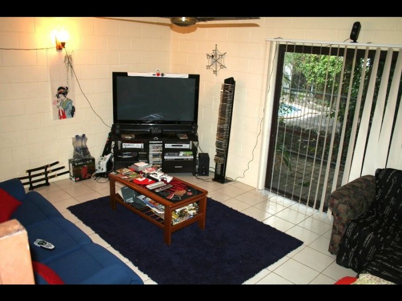 1/323-329 McLeod Street, Cairns North QLD 4870