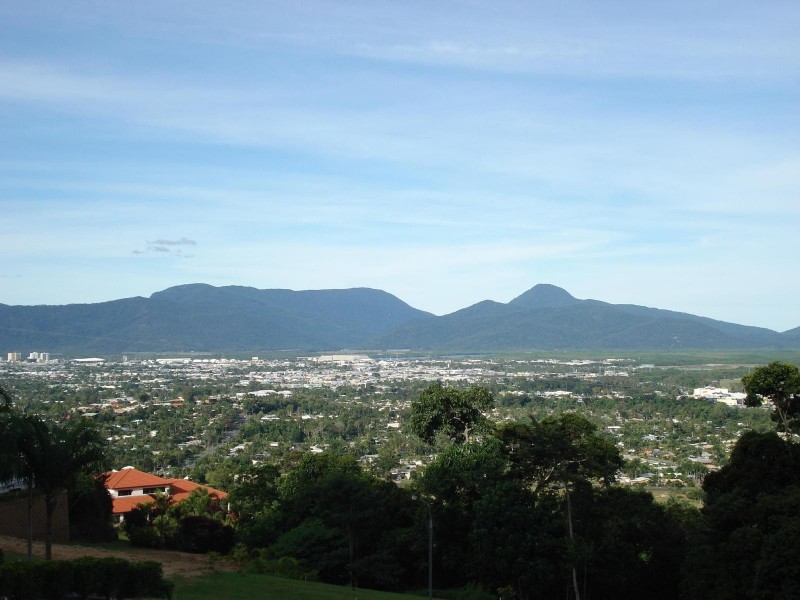 15 Coreega Close, Mooroobool QLD 4870