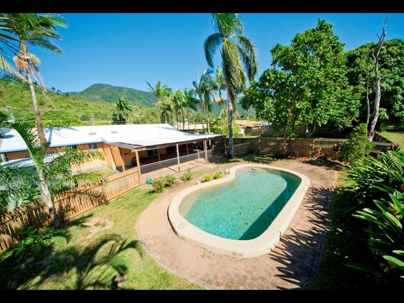 18 Lyndel Drive, Woree QLD 4868