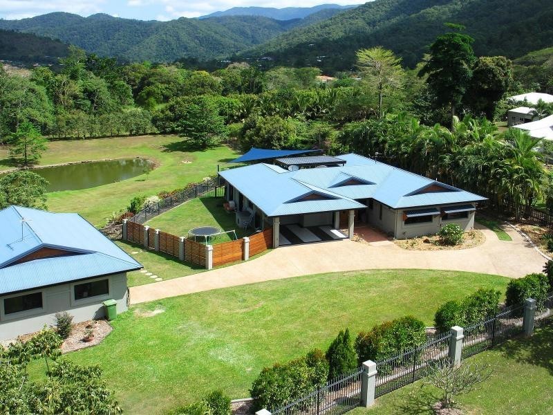 25-27 Crystal Close, Redlynch QLD 4870