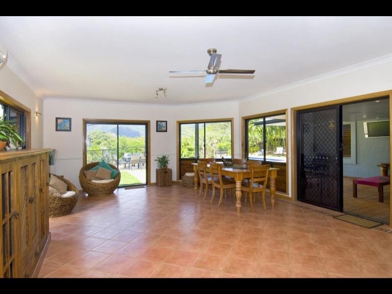 25-27 Crystal Close, Redlynch QLD 4870