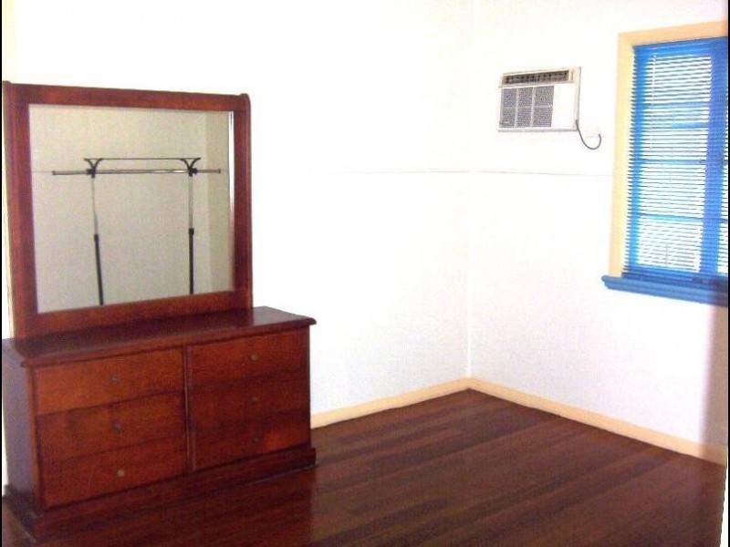 1 & 2,233 Aumuller Street, Westcourt QLD 4870