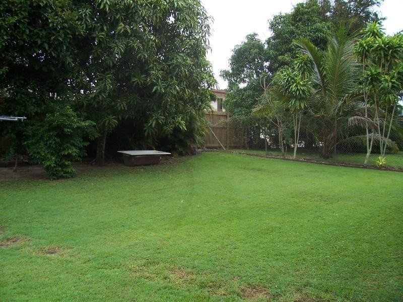 1 & 2,233 Aumuller Street, Westcourt QLD 4870