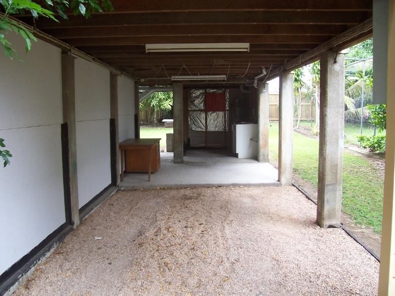 1 & 2,233 Aumuller Street, Westcourt QLD 4870