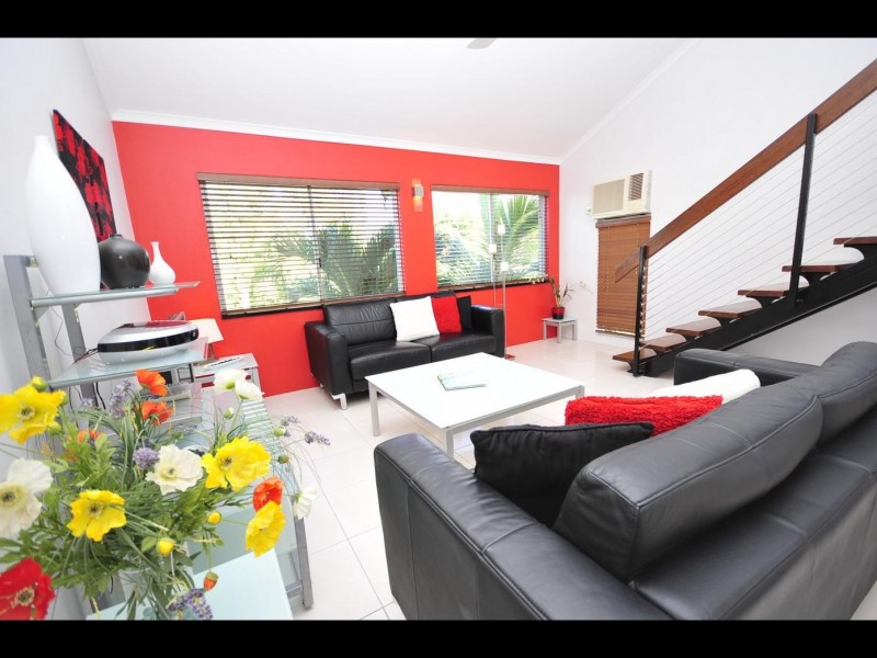 11/239 Lake Street, Cairns North QLD 4870