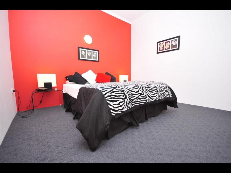 11/239 Lake Street, Cairns North QLD 4870