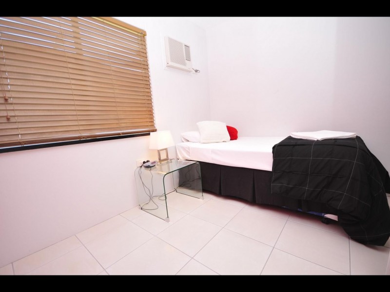 11/239 Lake Street, Cairns North QLD 4870