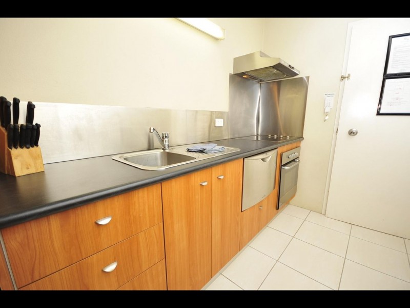 13/239 Lake Street, Cairns North QLD 4870