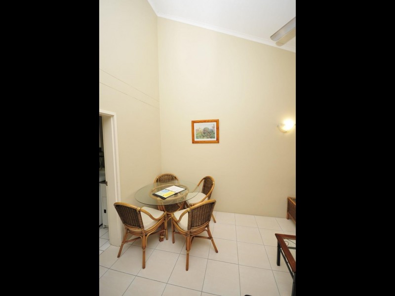 13/239 Lake Street, Cairns North QLD 4870