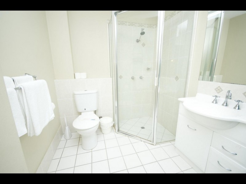 13/239 Lake Street, Cairns North QLD 4870