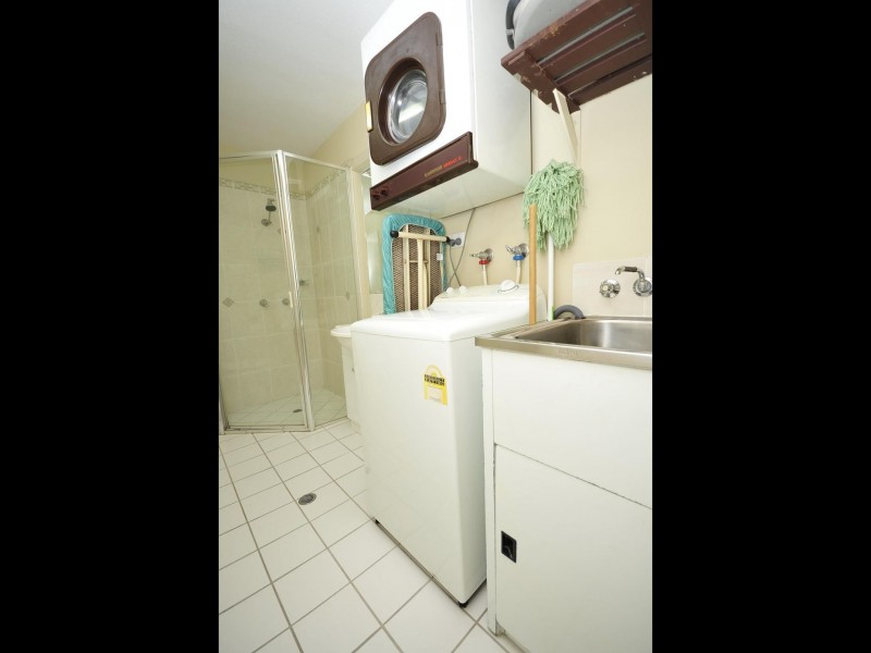 13/239 Lake Street, Cairns North QLD 4870