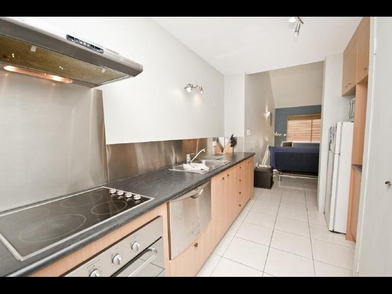 14/239 Lake Street, Cairns North QLD 4870