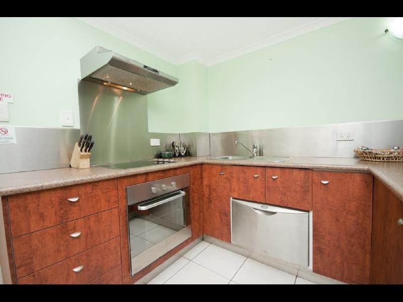 16/239 Lake Street, Cairns City QLD 4870